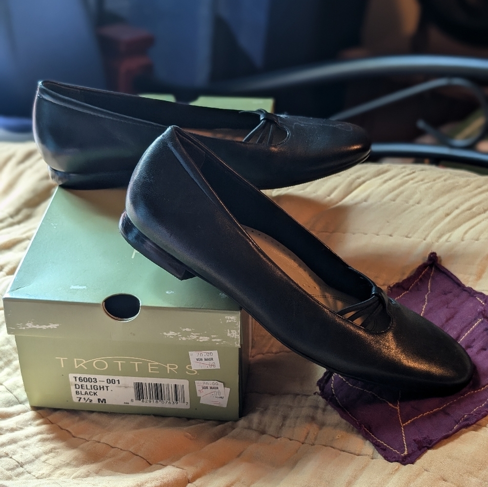 NIB Trotters Black Women's 7M heels - Picture 3 of 7